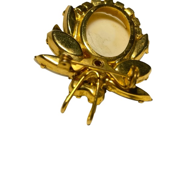 Vintage Juliana Style Gold Tone White Cabochon Milk Glass Insect Bug Bro… - Picture 3 of 5